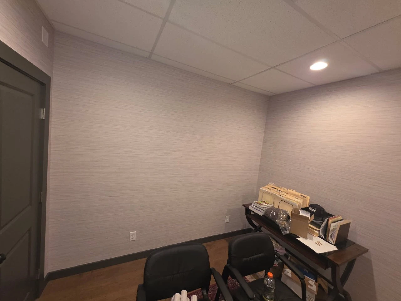 Beautifully finished wallpaper interior design